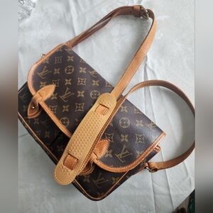 Authentic Louis Vuitton Monogram Gibeciere MM crossbody Bag